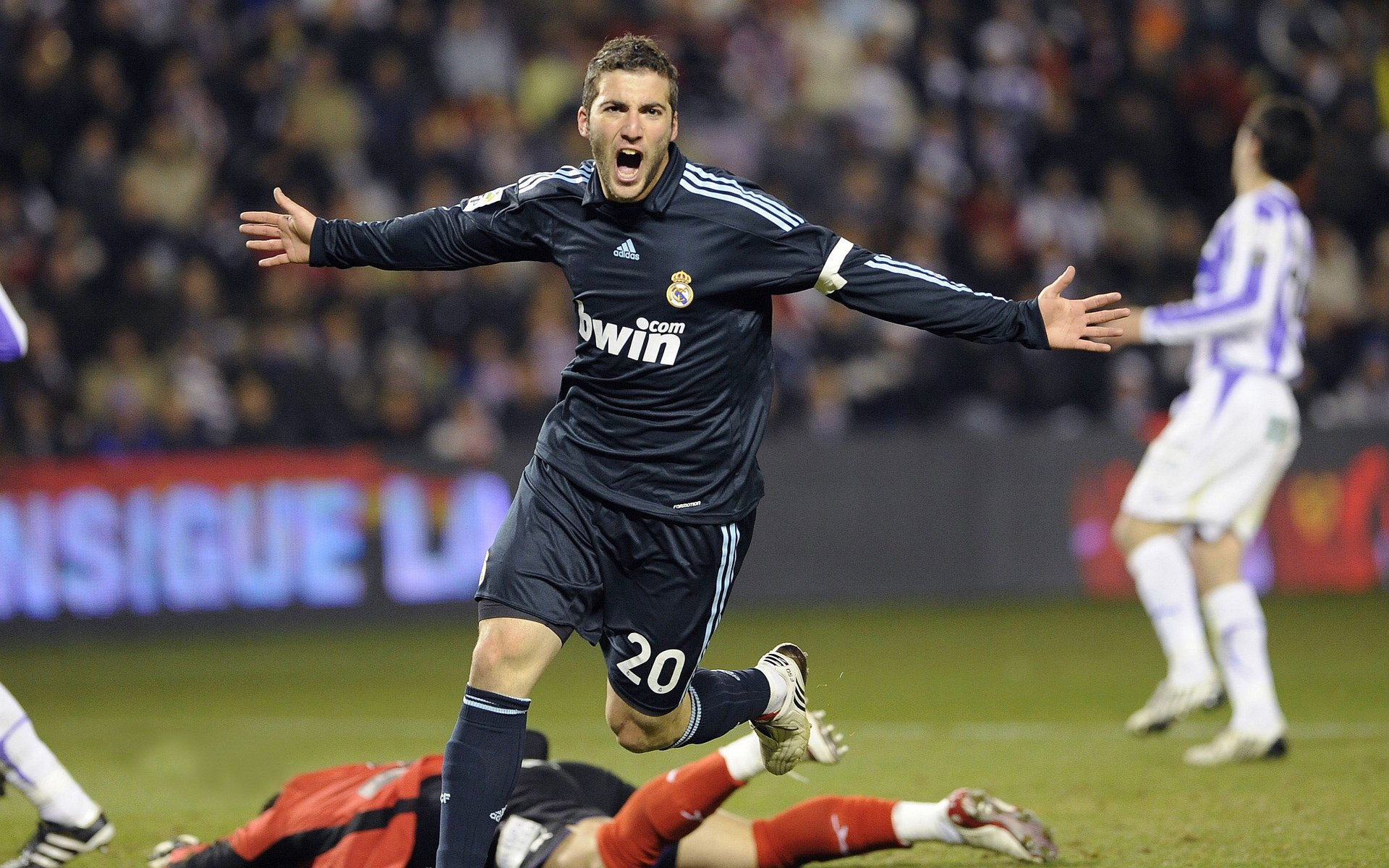 _温布尔登：草地决战，世界第一逆袭夺冠_，温布尔登在哪个城市